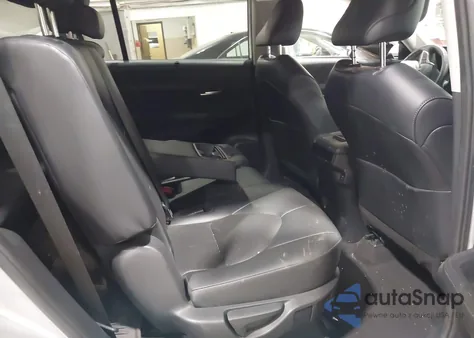 2024 Toyota Grand Highlander Xle из США, поврежденный, VIN 5TDAAAB57RS022247